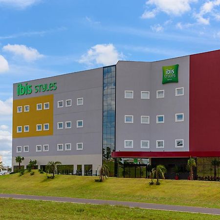 Готель Ibis Styles Бірігуї Екстер'єр фото