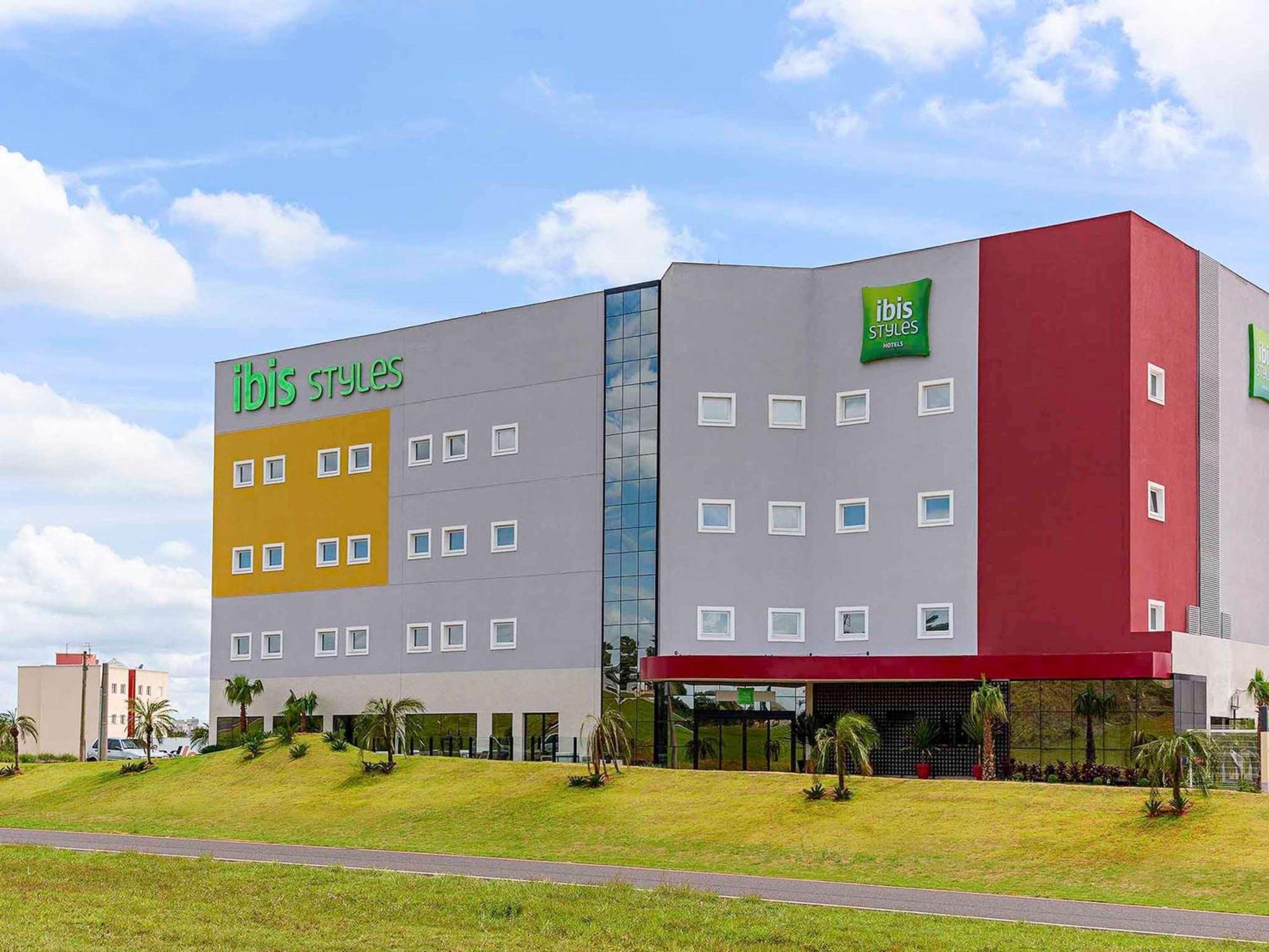 Готель Ibis Styles Бірігуї Екстер'єр фото