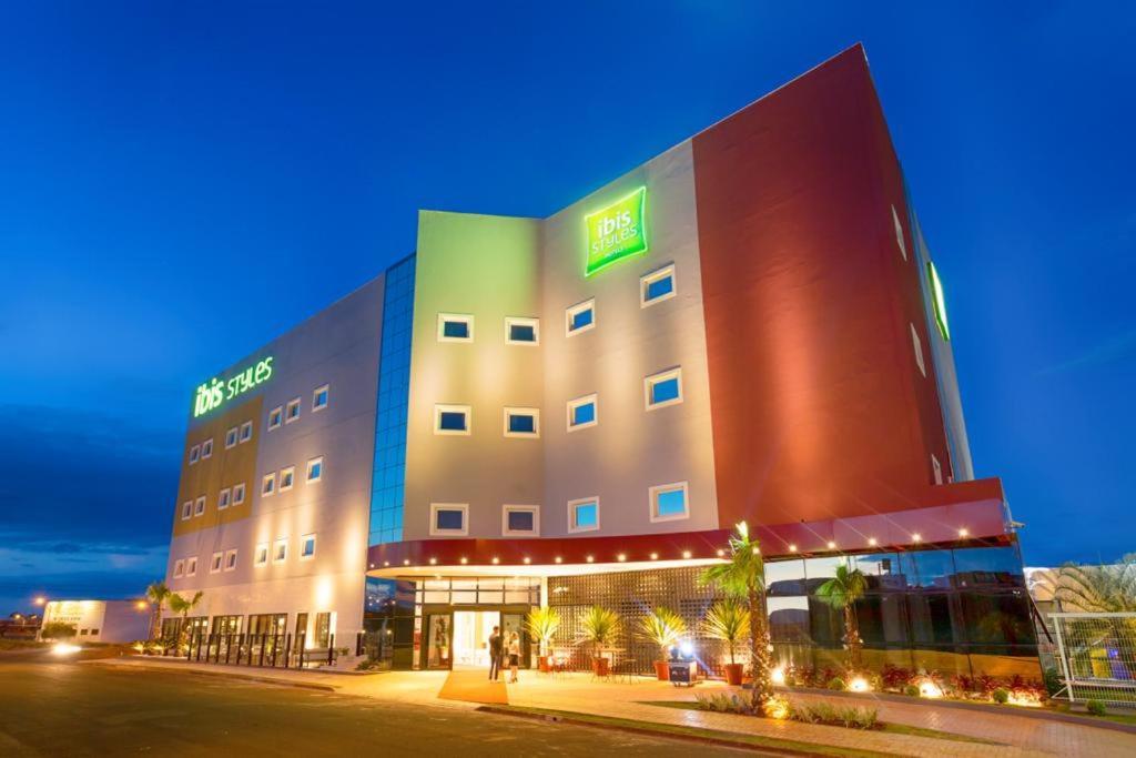 Готель Ibis Styles Бірігуї Екстер'єр фото