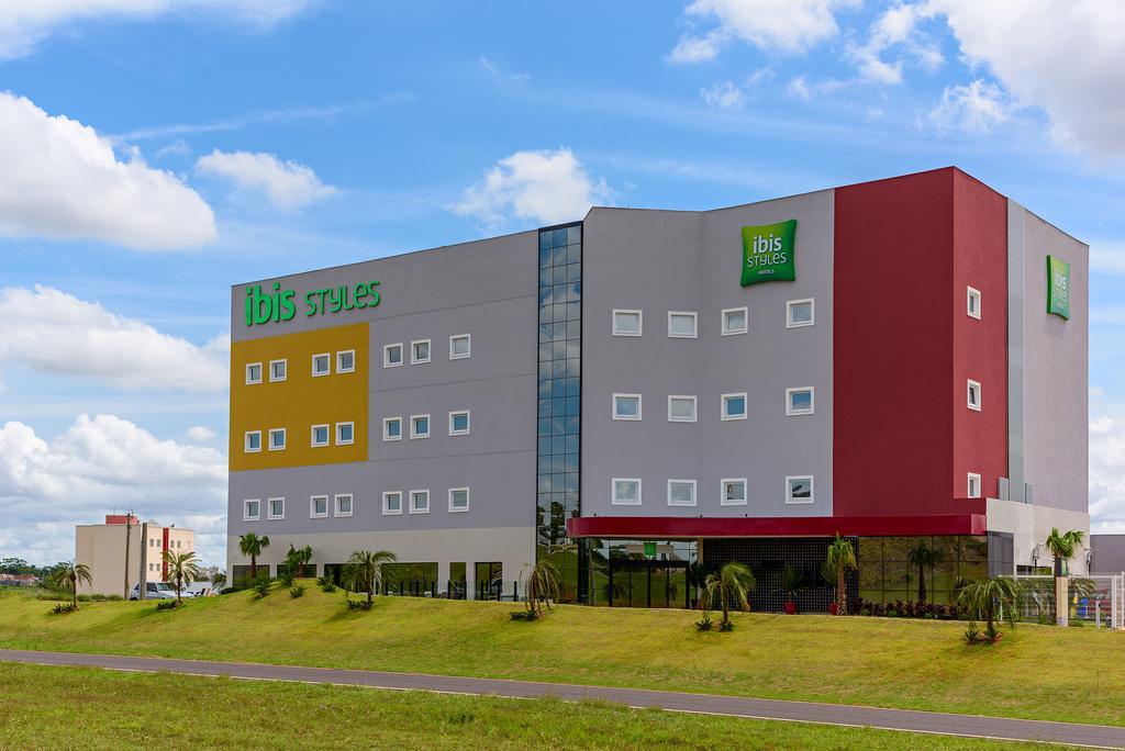 Готель Ibis Styles Бірігуї Екстер'єр фото
