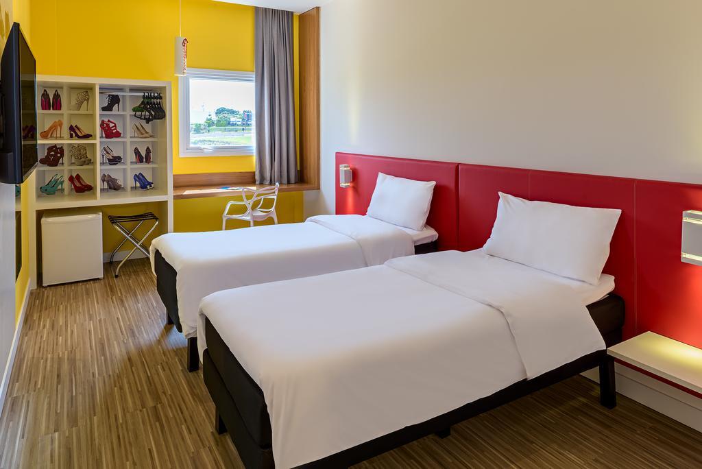Готель Ibis Styles Бірігуї Екстер'єр фото