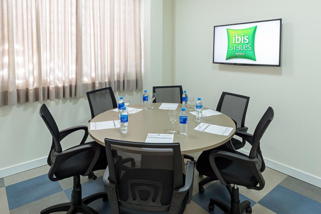 Готель Ibis Styles Бірігуї Екстер'єр фото