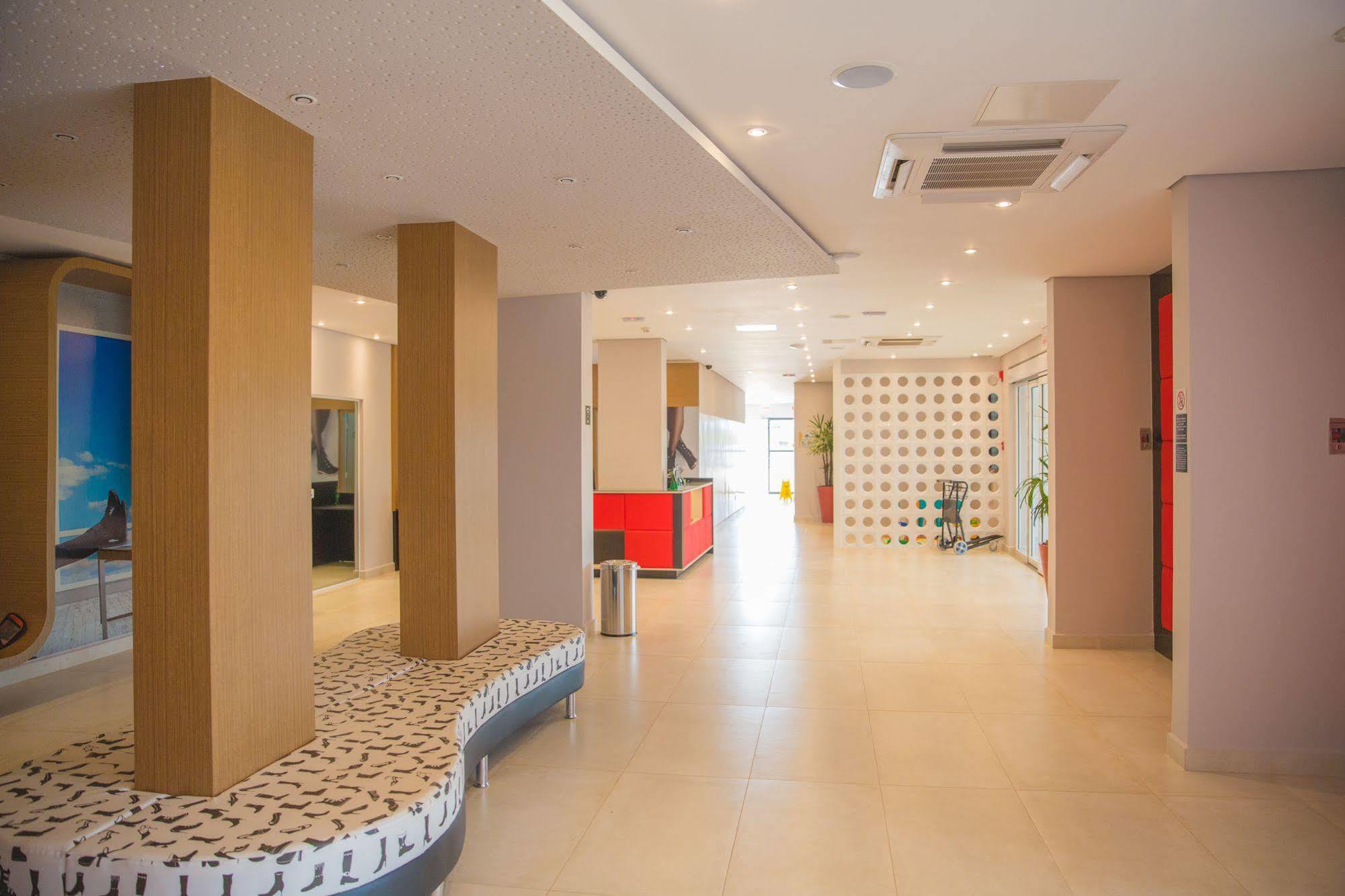 Готель Ibis Styles Бірігуї Екстер'єр фото